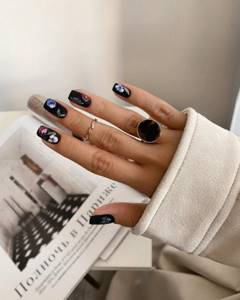 Current black manicure 2022-2023 – 10 trends in the new season