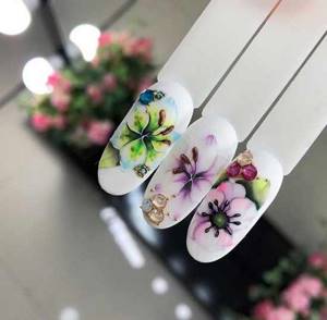Watercolor painting on nails