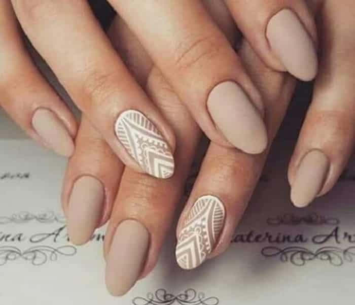 White and beige manicure