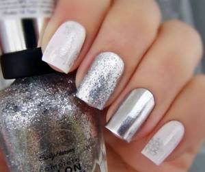 White gel polish and shiny polish are the perfect combination for a manicure.