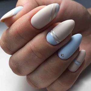 beige-blue manicure