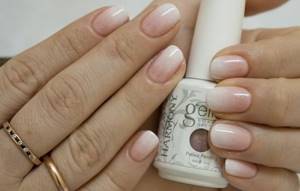 Beige and flesh colors in manicure