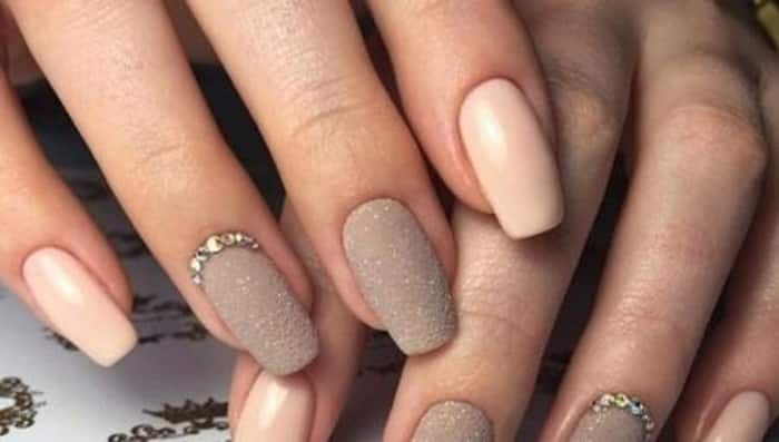 Beige manicure