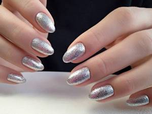 Sequins and metallics - Manicure for short nails 2021