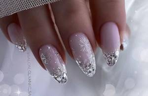 shiny winter manicure