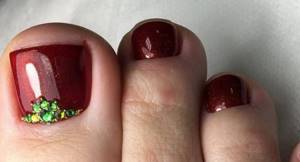 burgundy toenails with rhinestones