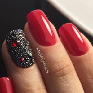 Black and red manicure and the best nail design ideas of 2022