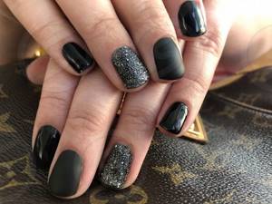 Black and silver manicure for short nails