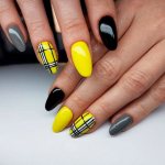 Black and yellow manicure: popular ideas for 2021