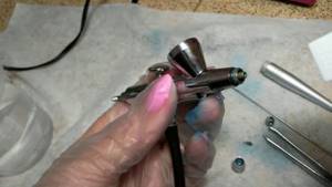 What is and how to use a nail airbrush