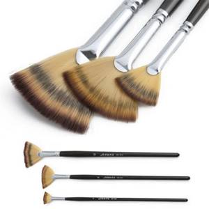 What is a fan brush for manicure