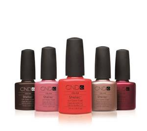 To ensure that shellac lasts as long as it should and does not lose its coating, cosmetologists advise using manicure products of the same brand for all three stages when applying nail polish.