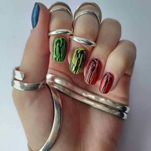 Colored craquelure for short nails