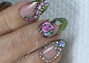 flower with rhinestones on nails