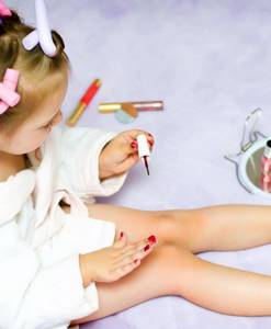 Children&#39;s manicure and pedicure: how to combine beauty and safety?