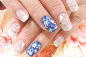 Nail design for the New Year with rhinestones