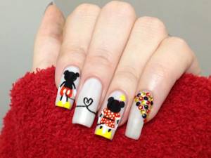 Long nails with mickey