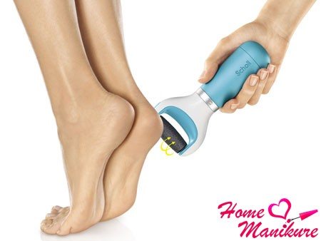 Scholl electric foot file in action