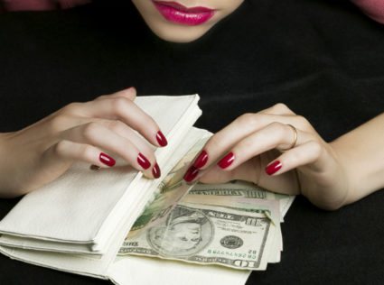Feshu manicure can increase the flow of money