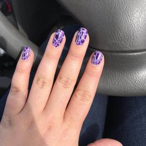 Purple craquelure for short nails