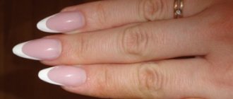 Френч на ногтях миндалевидной формы: новинки 2022. Дизайн со стразами, блестками, втиркой, рисунком гель лаком