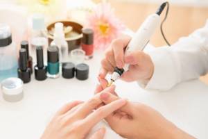 Manicure cutters - How to remove gel polish at home