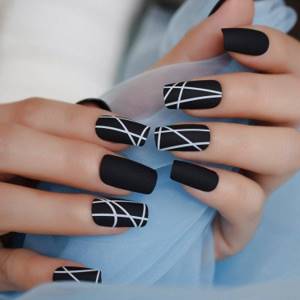 Geometric patterns - Black and white manicure