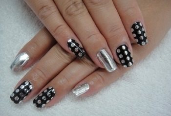 Glamorous manicure with thermal film