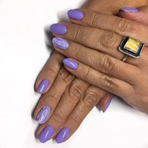 glossy lilac manicure