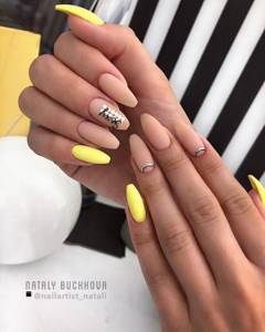 Ideal beige in new techniques: the latest trends in beige nail design 2022-2023