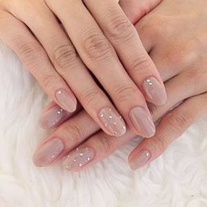 manicure ideas for a pink dress