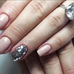 using foil in manicure