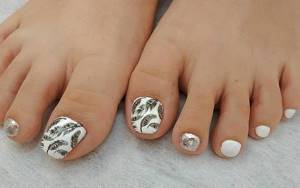 Exquisite pedicure for autumn