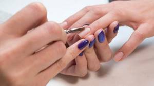 How to work as a pusher in a combined manicure