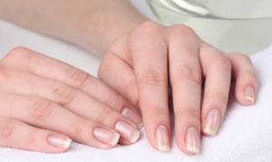 How to remove detachments from peeling nails