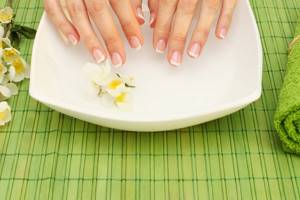 How to strengthen peeling nails_baths