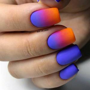 Contrasting ombre on nails - photo