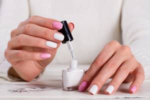 How to paint your nails at home correctly 1