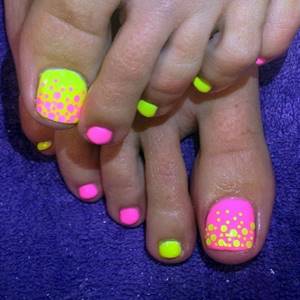 Beautiful color combinations for pedicure