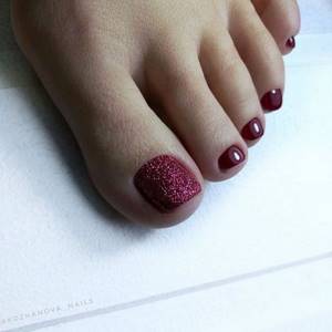 Beautiful fashionable pedicure – bright ideas for your feet this season