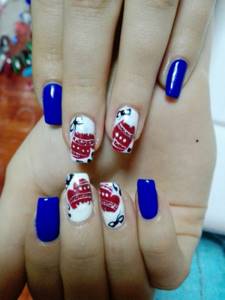 Red and blue manicure with winter design