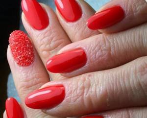 red nails with bouillons and rhinestones