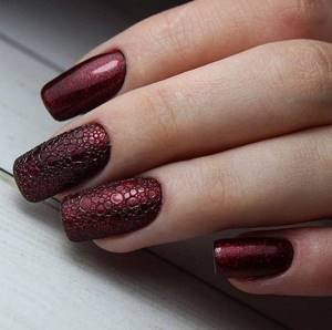 Red manicure 2022: trends and new designs photo No. 17