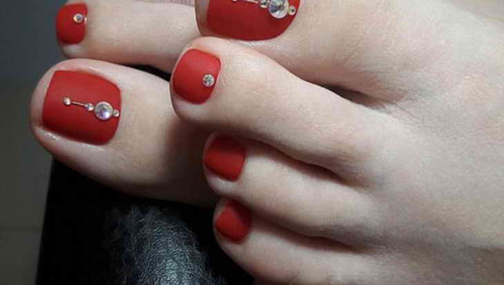 red matte pedicure