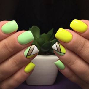 Summer color manicure 2020