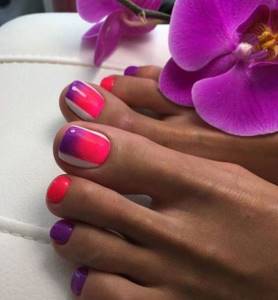 Summer pedicure – bright new items and fashionable ideas for the 2022-2023 season