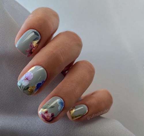 Листочки и цветочки на ногтях