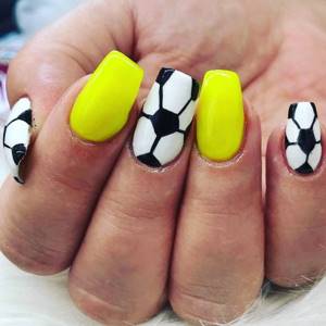 manicure-soccer-ball