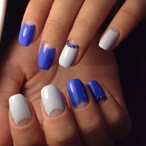 Manicure for a blue dress