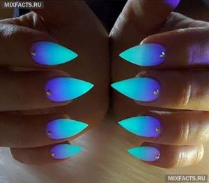 Manicure with glow-in-the-dark polish – the best brands and ideas